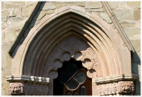 Tympanon p lnghusets portal p Hablingbo kyrka