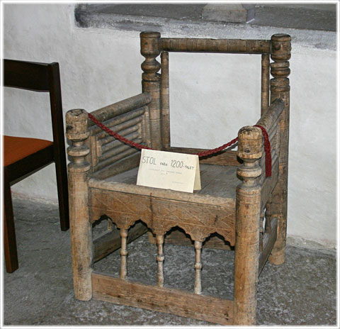 Medeltida stol i Lrbro kyrka