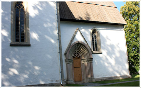 Korets sydfasad p Nr kyrka