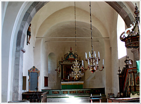 Atlingbo kyrka, absiden inifrn